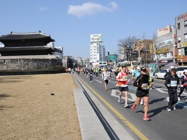 国内外の招待選手から市民ランナーまで参加
