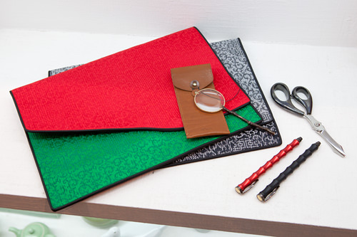 韓チマチョゴリ(韓服、ハンボッ)のような色遣いの
ドキュメントケースなどの事務用品