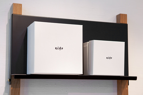 落ち着いたデザインのラッピングで贈り物にも