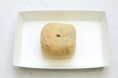 餡子、クルミ、柚子入り大福
オジェンイ