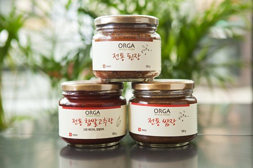 (上から時計回り)
伝統(チョントン)味噌、伝統サムジャン、伝統もち米(チャッサル)コチュジャン