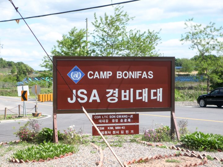 韓国軍　国連軍　板門店　JSAジャケット 韓国DMZツアー：板門店・JSA】半世紀続く戦争最前線にある連絡所