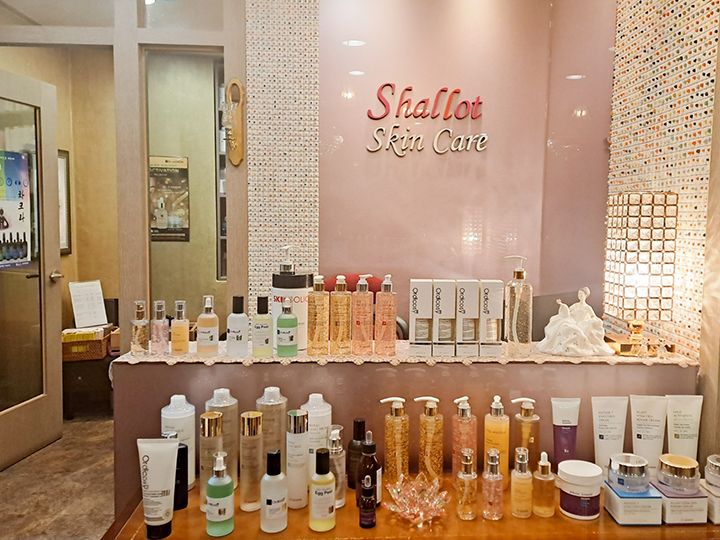 受付(化粧品の購入可)