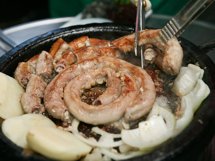 5.秘密の調味料で味をつけて、短く切り分けます