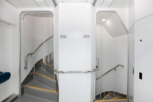 1階と2階をつなぐ階段