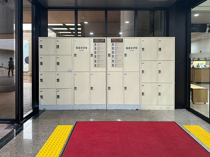 入口にロッカーあり
