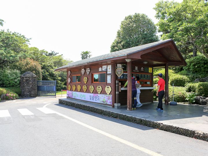 こちらで入場料を払います