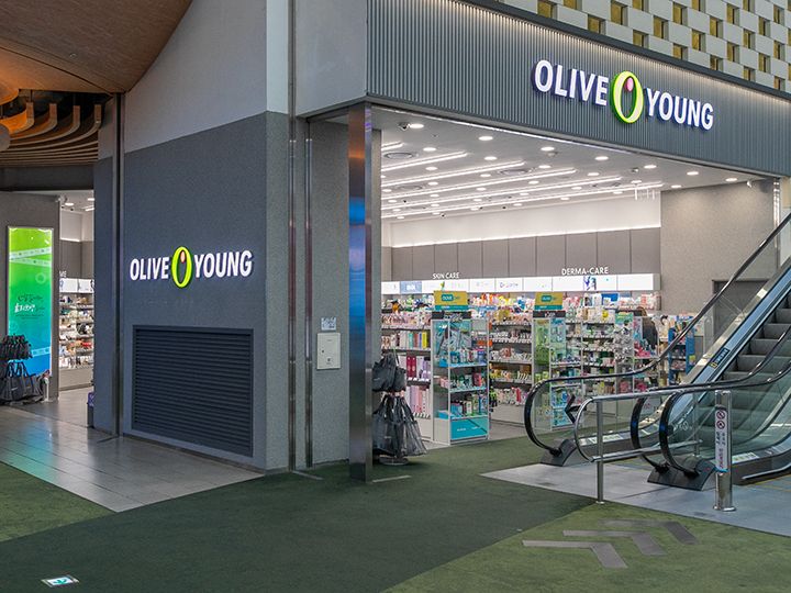 「OLIVE YOUNG(オリーブヤング)」
お馴染みの韓国コスメのドラッグストア