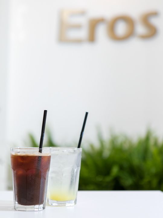 アメリカーノ、レモネード(左から)