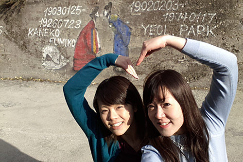 アートに合ったポーズでチーズ!