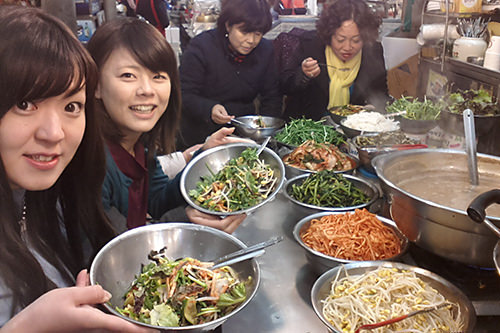 屋台でビビンバをいただき~!