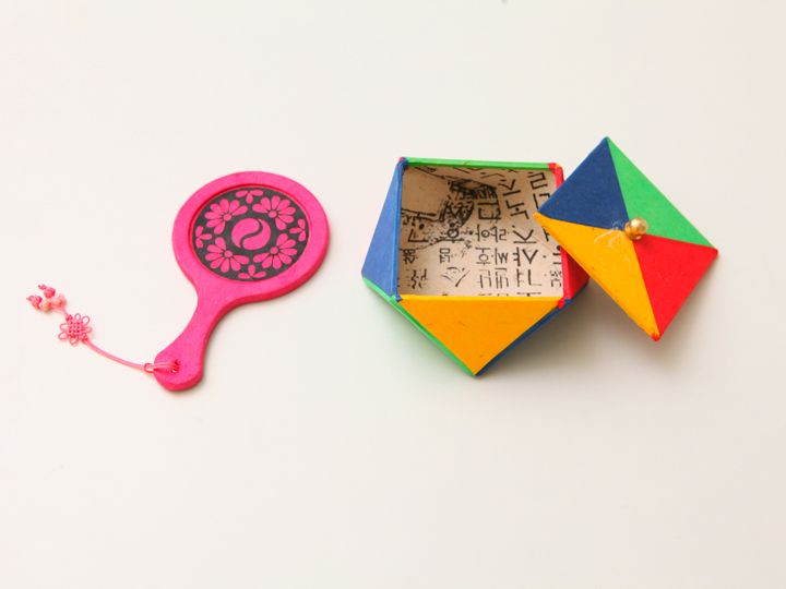 (左)手鏡(20分)5,000ウォン
(右)小物入れ(30分)6,000ウォン