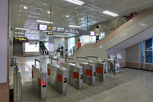 自動改札機を入ります。