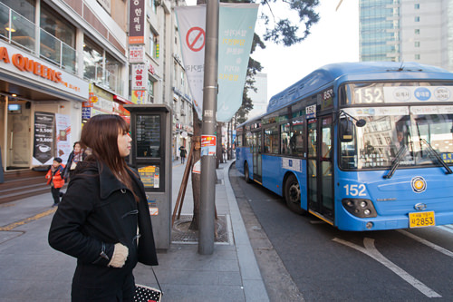 停車バスが多いこともあり、待機列はなし