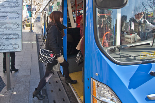 ソウルのバスは前乗車、後ろ降車が原則