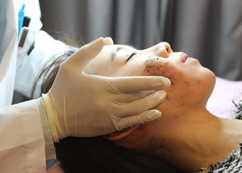 3.色素治療
施術後のより迅速な肌の鎮静を促します。