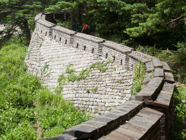 ヨジャン
敵の矢や弾から身を守るための壁。壁の穴から攻撃もする。穴の両端は遠くを 、真ん中は近くを見るためと、役割が違う