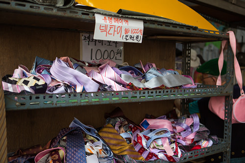 お父さん必見!「有名メーカー」(?)のネクタイ1,000ウォン