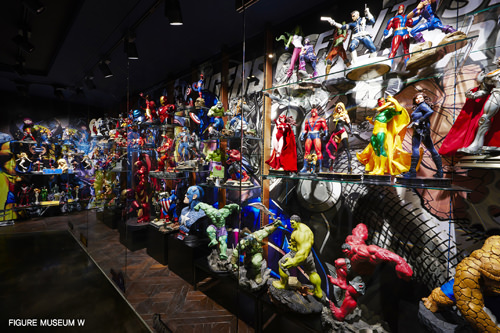 ずらりと並ぶスーパーヒーロー