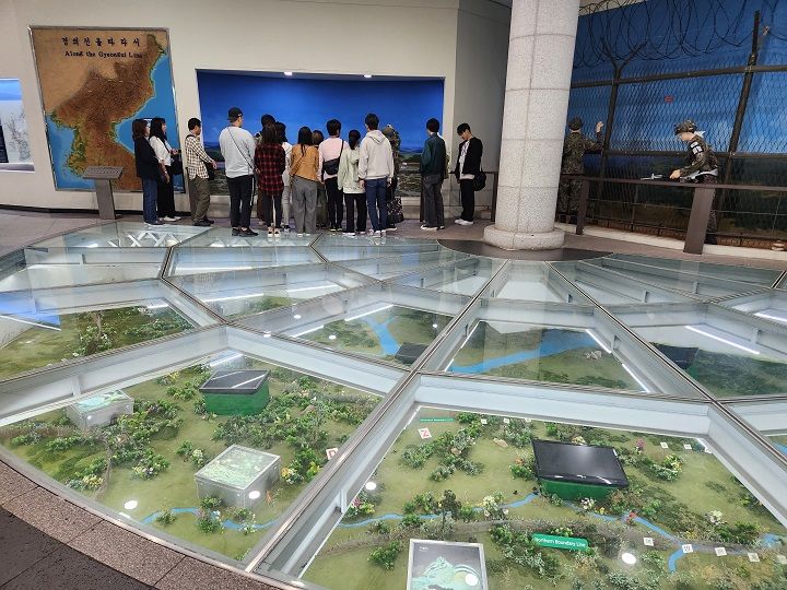 DMZ全域の大きなジオラマに圧倒されます