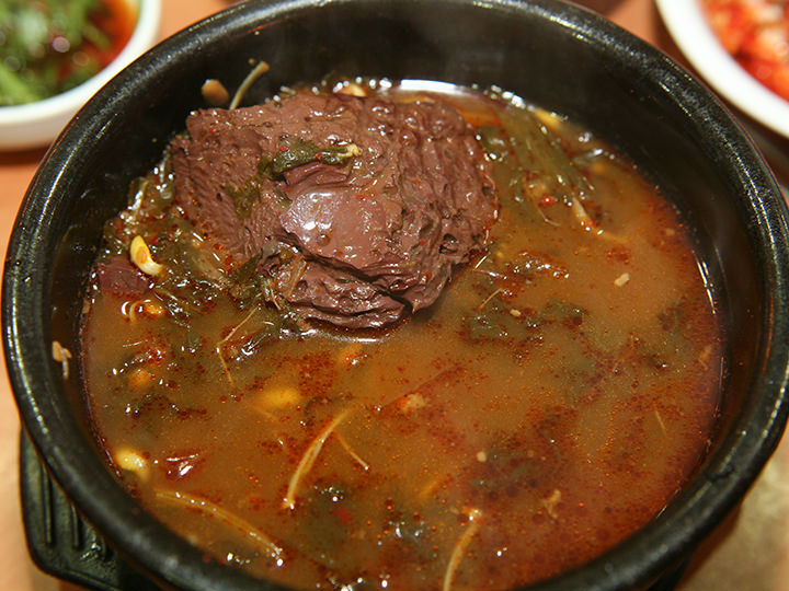 「牛の血のスープ(ヘジャングッ)」