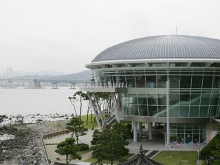 2005年APEC(アジア太平洋経済協力)首脳会議の会場になった「ヌリマルAPCEハウス」