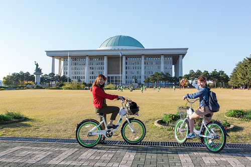 KBSからすぐ。遠目でしか見たことのなかった国会議事堂が目の前に!