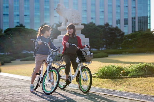 敷地内も自転車OK。ぽかぽか陽気が気持ちいいね♪
