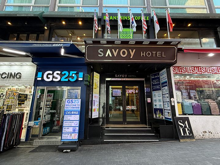 裏口
(ホテルの南側路地から)