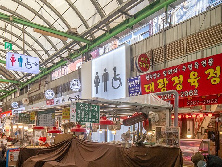 屋台通り・南側にある最新トイレ