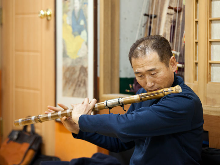 テグムは低音の神秘的な音色が魅力的