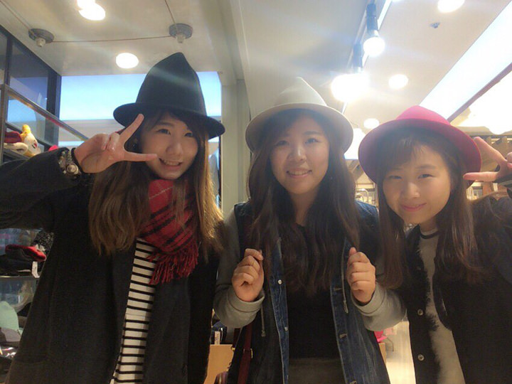 いつも仲良しな友達とショッピング(^^)。服を見たり、ご飯を食べに行ったりします!!