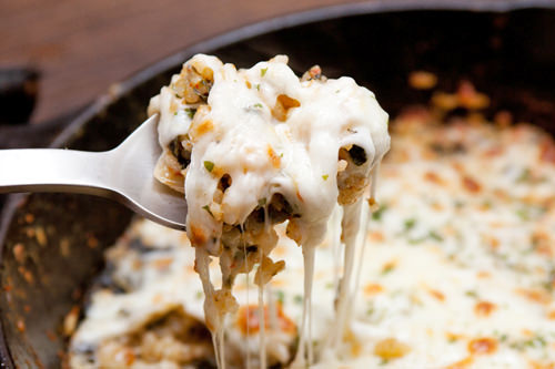 ポックムパッ(焼き飯):焼肉や鍋料理のシメに欠かせない焼き飯にチーズが加わって満足度アップ!
お店リスト>>