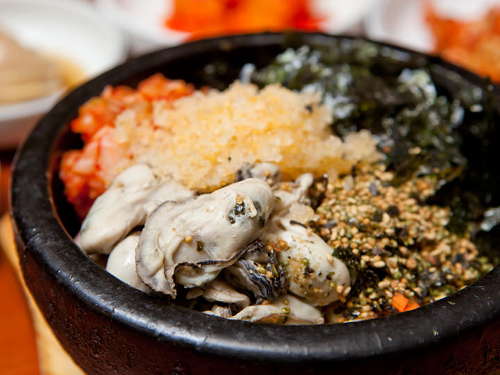 器からあふれんばかりの盛り付け