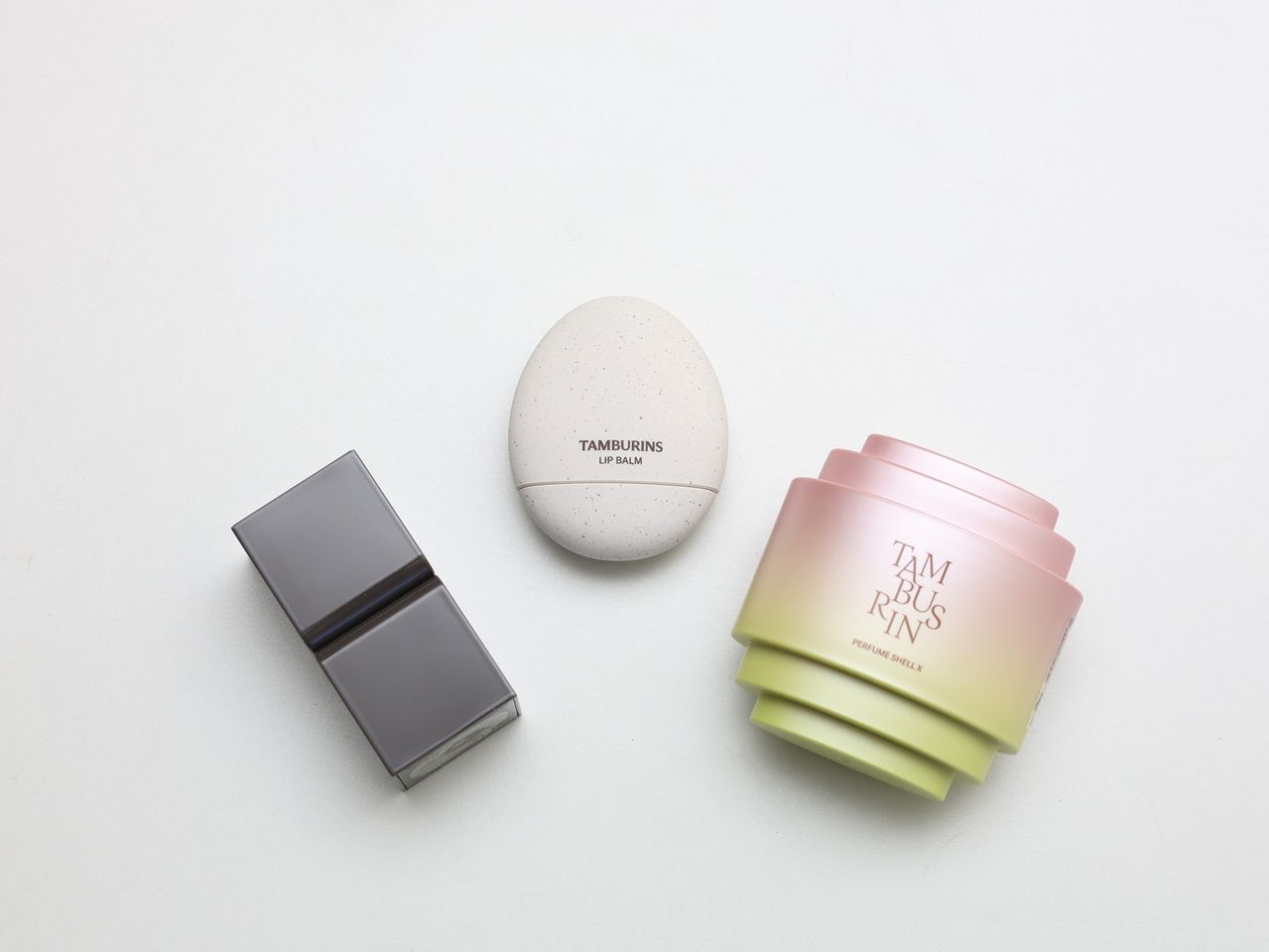 ハンドクリーム・シェルエックス(SHELL X)シリーズ(写真右)
30ml 32,000ウォン
購入できる場所:フラッグシップストア、CHICOR、免税店など