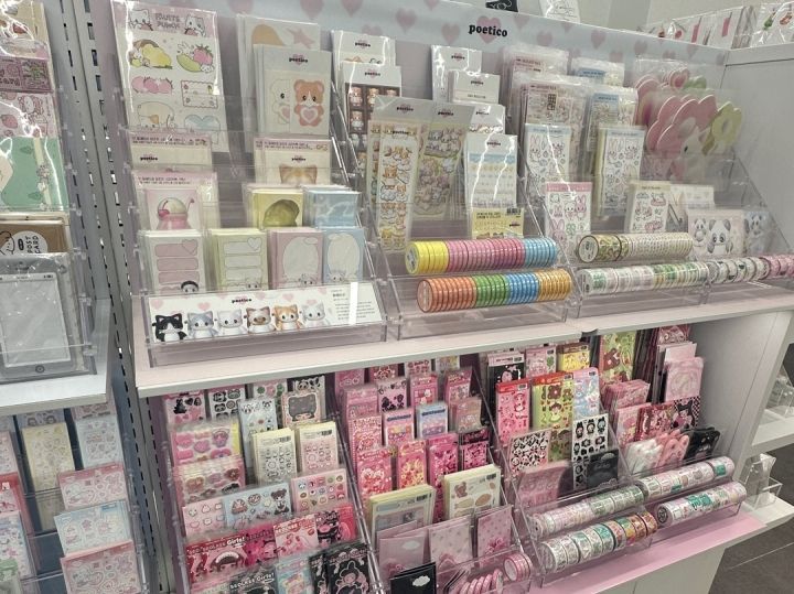 かわいい文房が並ぶ