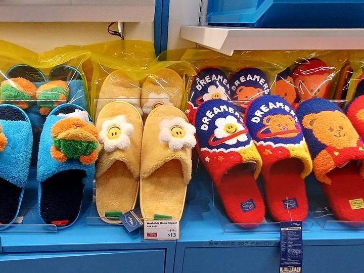 ふかふかでカラフルなスリッパ