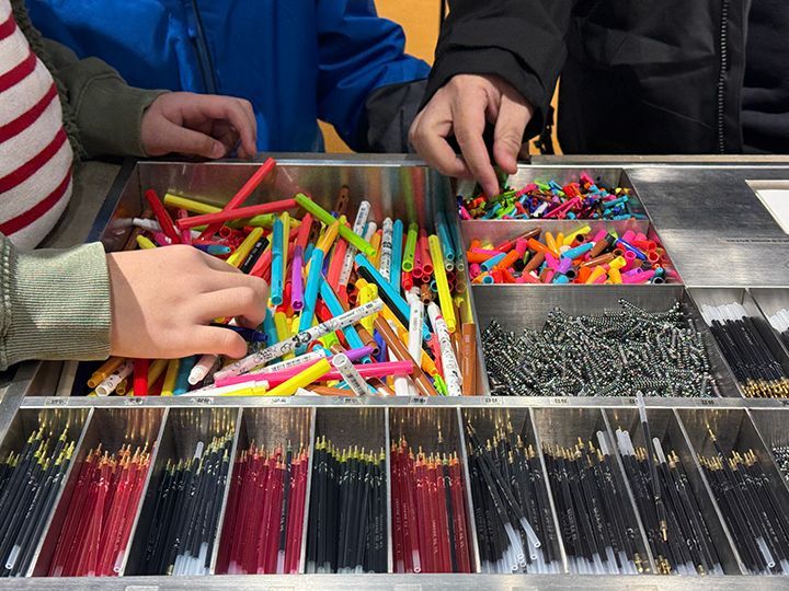 パーツを組み合わせて好きな色のペンをカスタマイズ