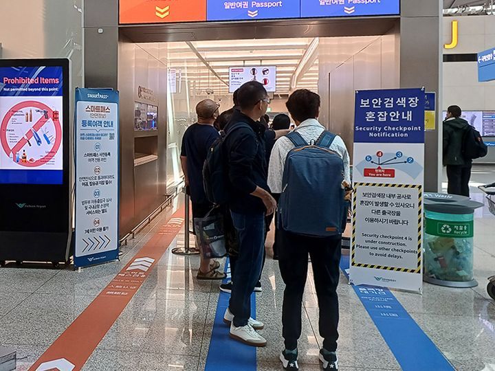 左オレンジ列がスマートパス専用。右ブルー列は一般