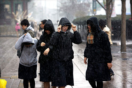 黄砂の日に降る雪は「黄砂雪(황사눈、ファンサヌン)」という