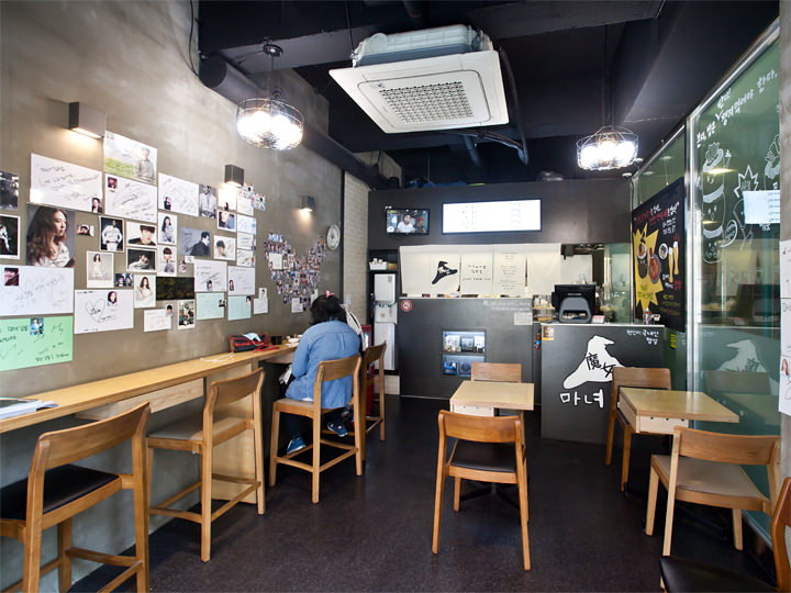 常に注文の電話が鳴っている店内