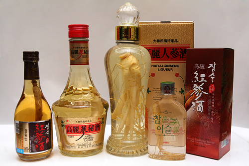 紅参と人参が漬かった伝統酒