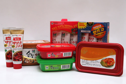 コチュジャン(唐辛子味噌)、
サムジャン(合わせ味噌)、テンジャン(韓国味噌)