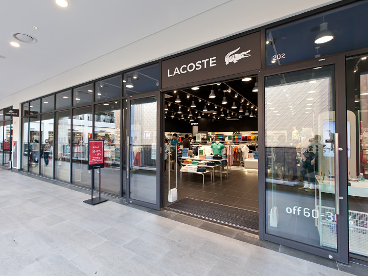 「LACOSTE」