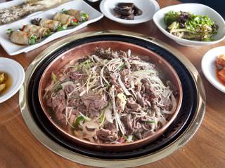 プルコギはお肉と野菜のうまみが絶妙のハーモニーをかもしだします