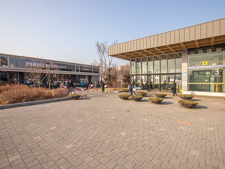 「オリンピック公園」3番出口