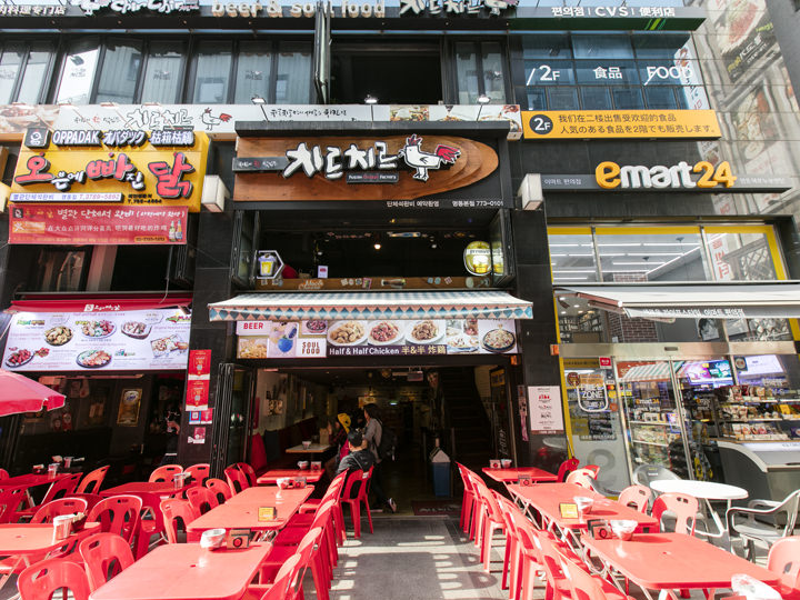 暖かい日は明洞のチキン通りで1杯 Now ソウル 韓国旅行 コネスト