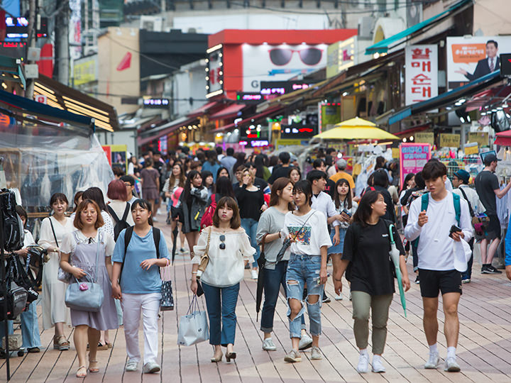 韓国ファッションの足元は 厚底スニーカー が旬 Now ソウル 韓国旅行 コネスト 韓国ファッションの足元は 厚底スニーカー が旬 Now ソウル 韓国旅行 コネスト