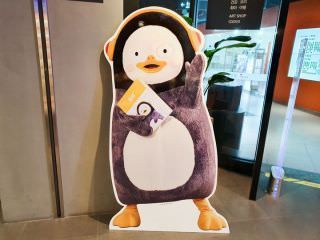 今、韓国で大人気のペンギン「ペンス」の正体は？！