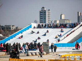 漢江公園の冬の風物詩♪例年より暖かいソウルで雪遊び！